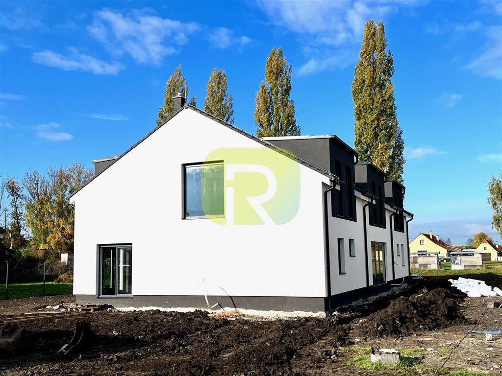 novostavba_rodinneho_domu_5+kk_114_m2_na_pozemku_o_rozloze_287_m2_pecky__velke_chvalovice.
